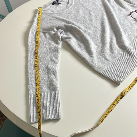 Ellen Tracy Soft Light Gray Boyfriends Sweater- Large - Picture 9 of 10